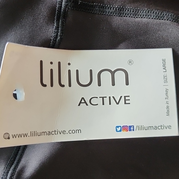 New With Tags Black Leggings, Mesh Thigh Detail, Size Large - Picture 3 of 3